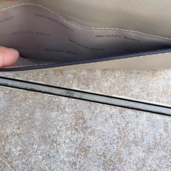 MICHAEL Michael Kors
Medium Carryall Tri-Fold Wallet - Picture 4 of 16